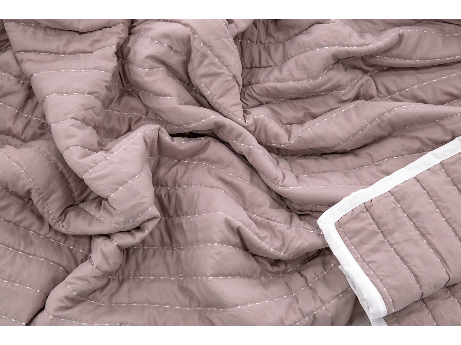 Juni Tagesdecke 260x260cm rosa.