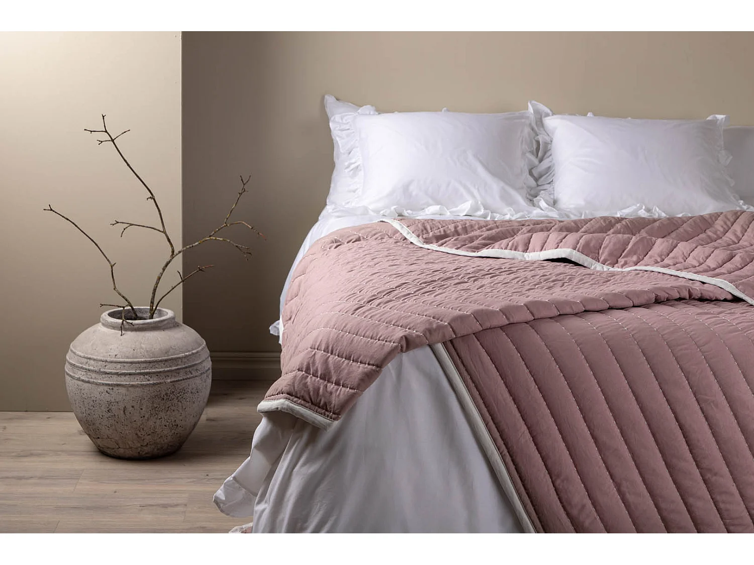 Juni Tagesdecke 260x260cm rosa.