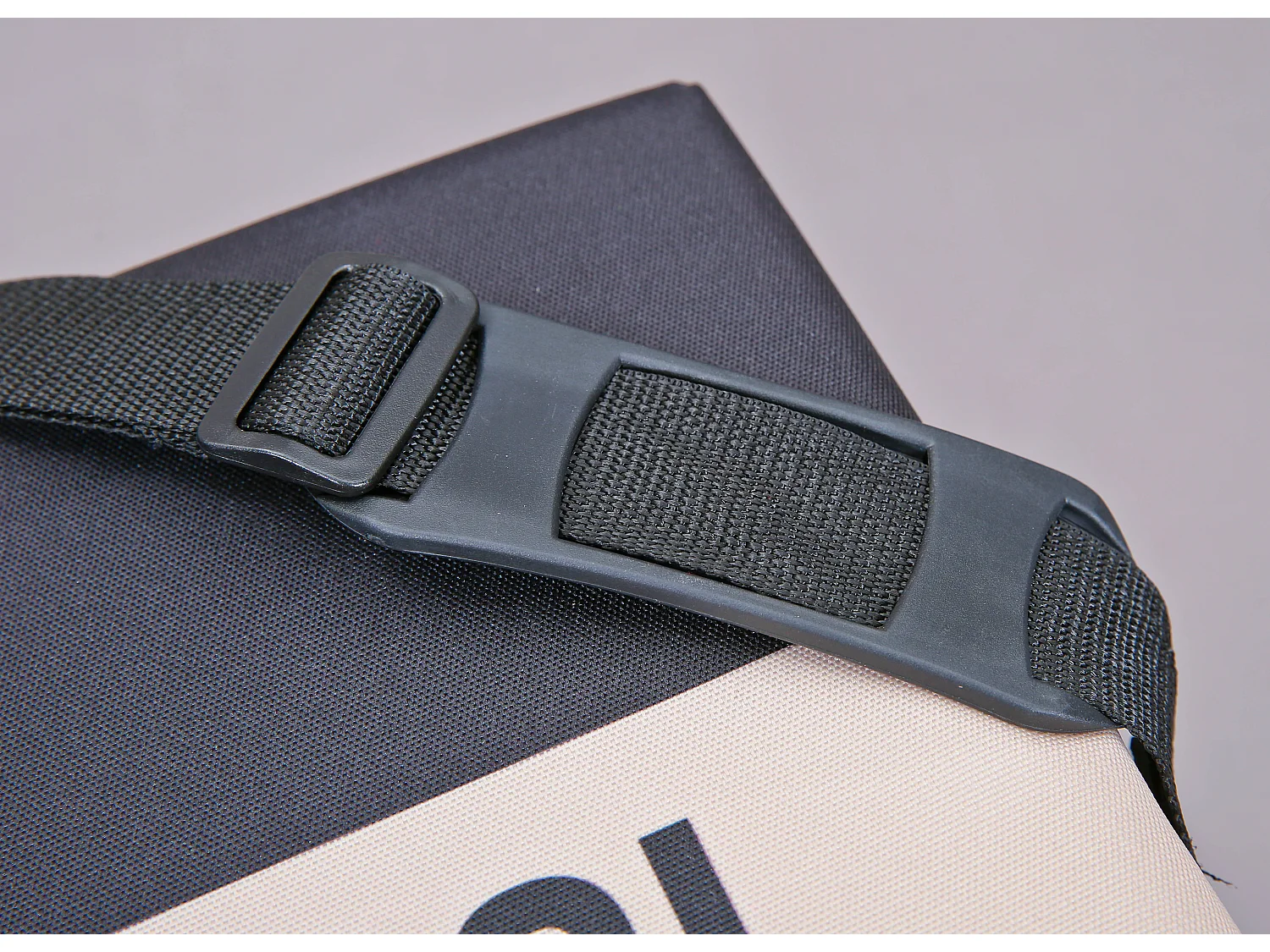 Fabo Sacoche isotherme, tabouret, couvercle, noir, blanc, orange.