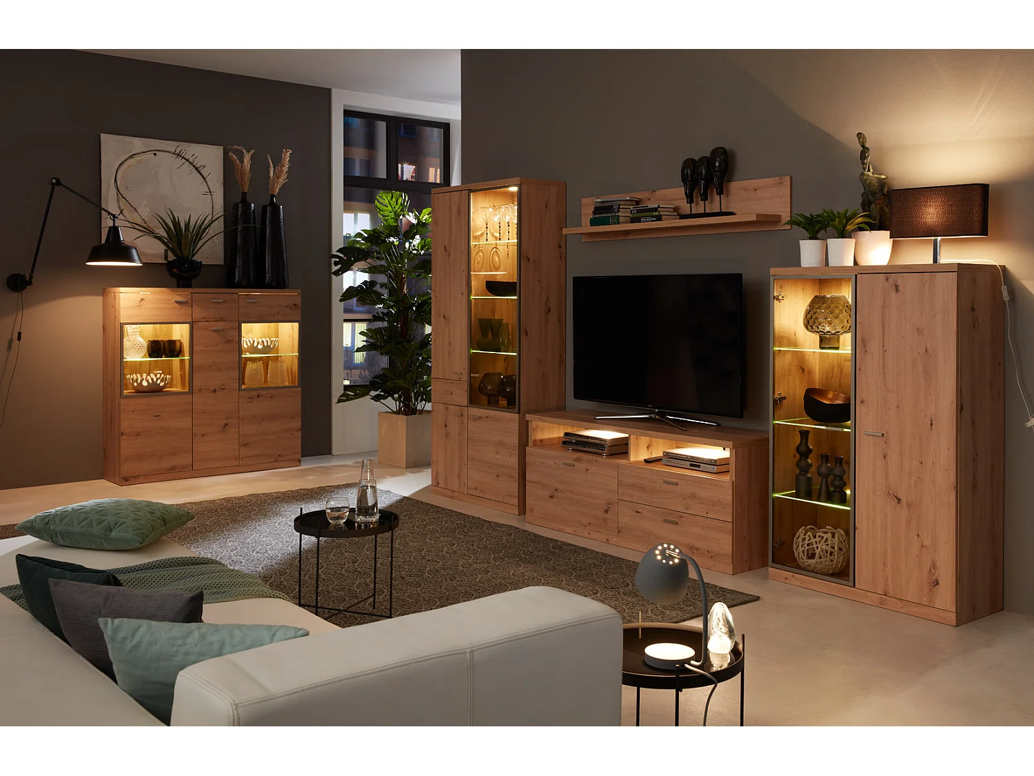 Echo TVLowboard 2 tiroirs, 2 espaces ouverts, 1 rabat, incl. finition chêne clair.