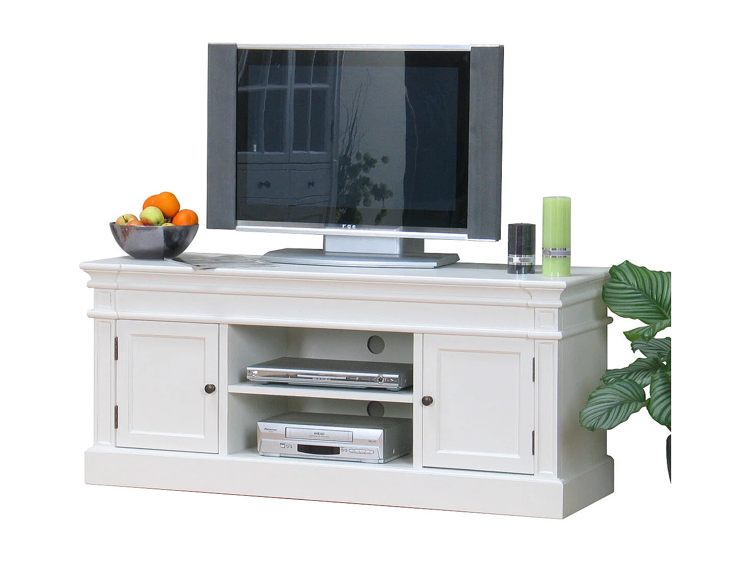 Amaretta Meuble TV largeur 137 cm, hauteur 60 cm, vieux blanc, vintage patiné.