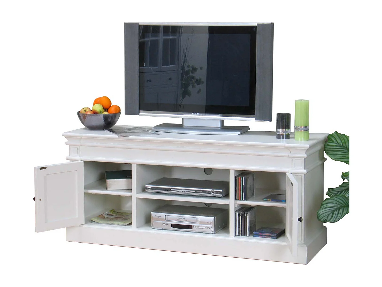 Amaretta Meuble TV largeur 137 cm, hauteur 60 cm, vieux blanc, vintage patiné.