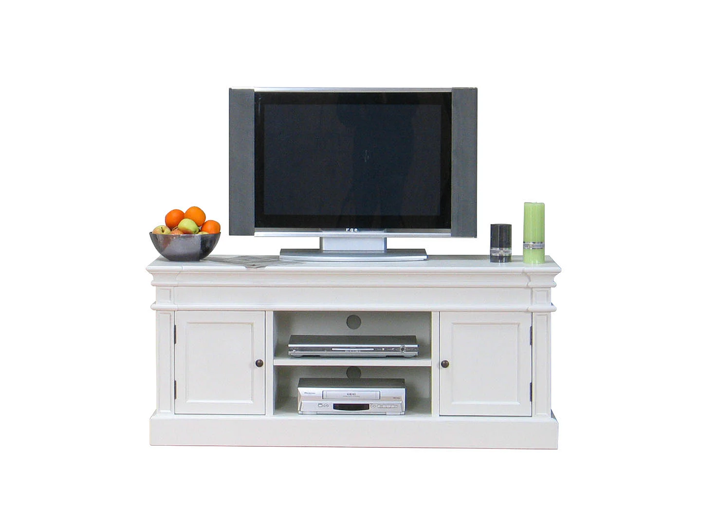 Amaretta Meuble TV largeur 137 cm, hauteur 60 cm, vieux blanc, vintage patiné.