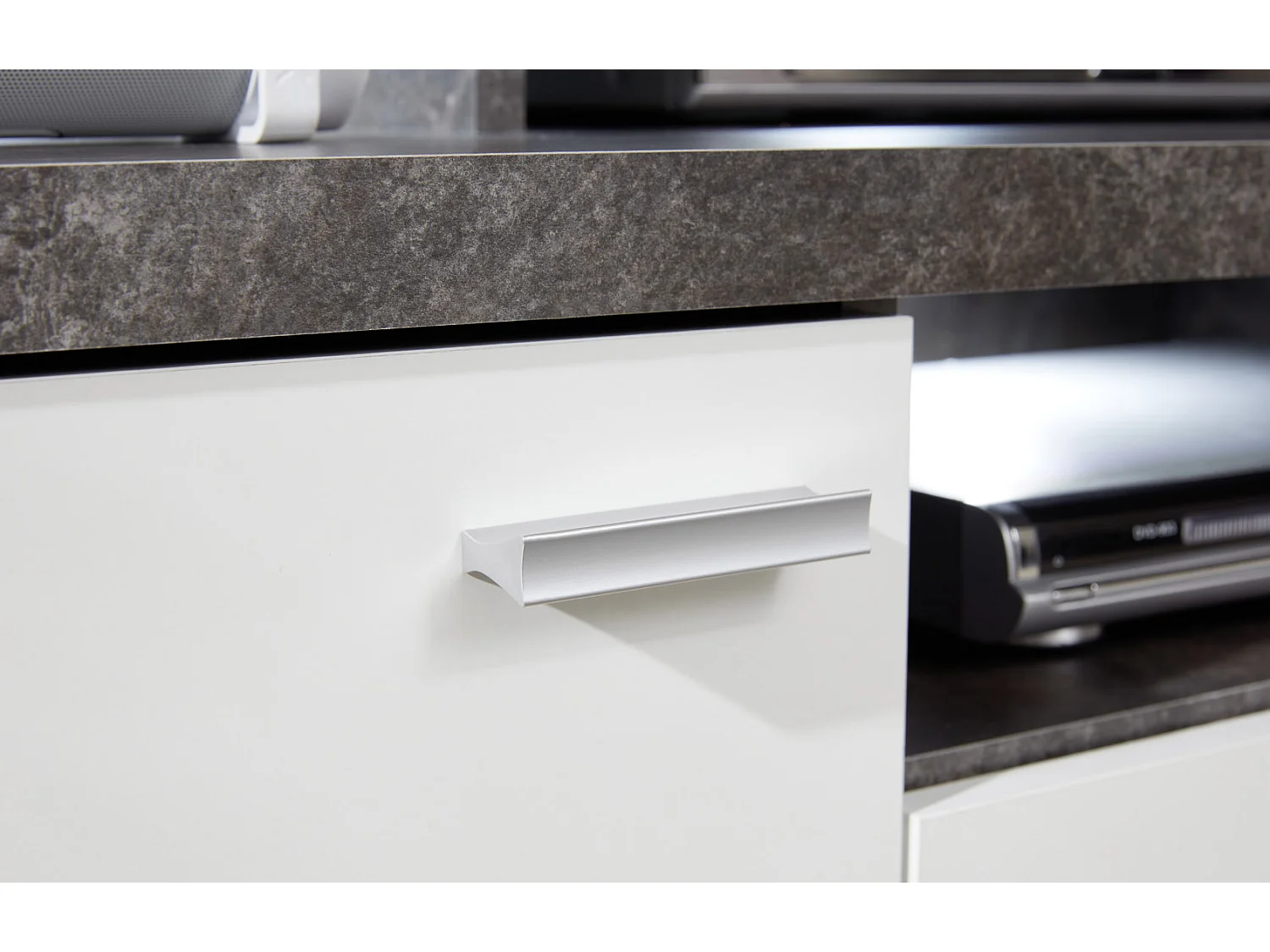 Mood TV Möbel 2 Türen, 2 Schubladen, 4 Offene Fächer, 2 Klappen weiß, Stone dekor.