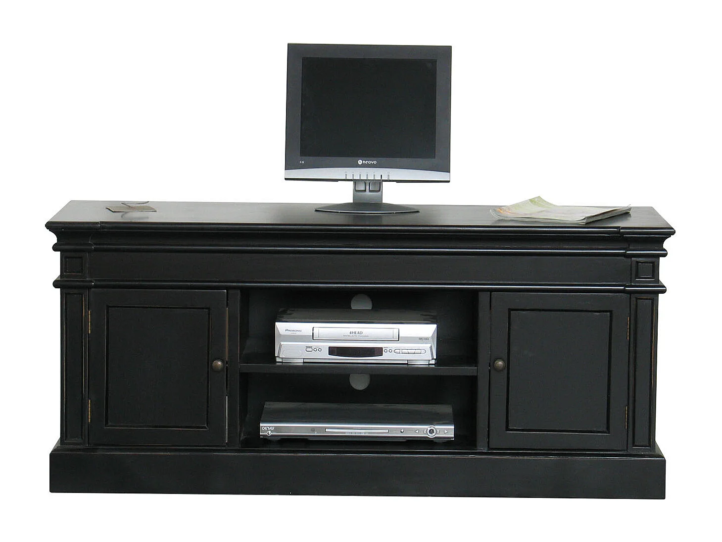 Amaretta Meuble TV largeur 137 cm, hauteur 60 cm, vintage patiné noir.