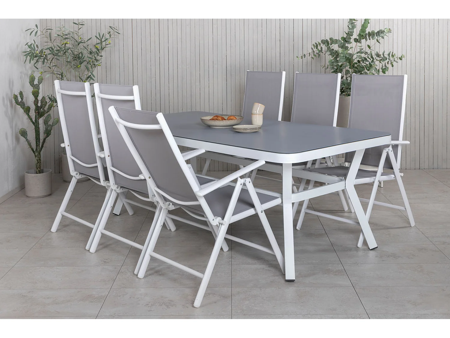 Massa eettafel tuin wit.