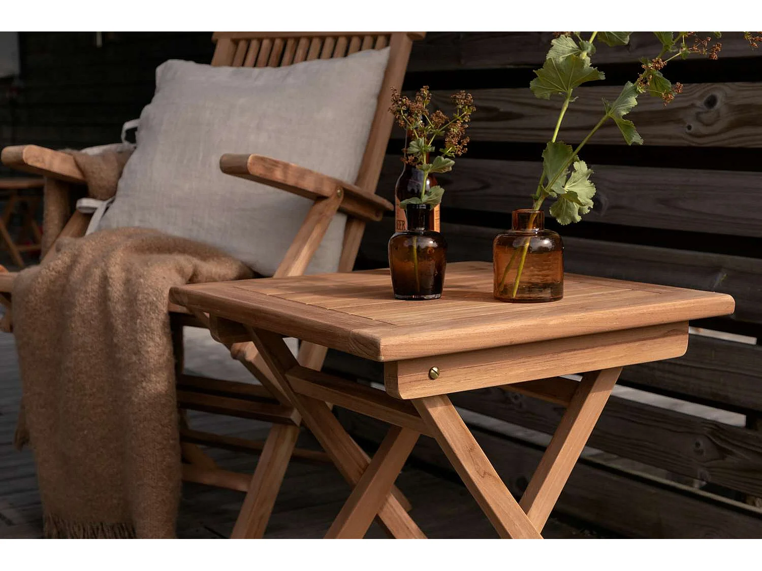 Kenya bijzettafel teak.