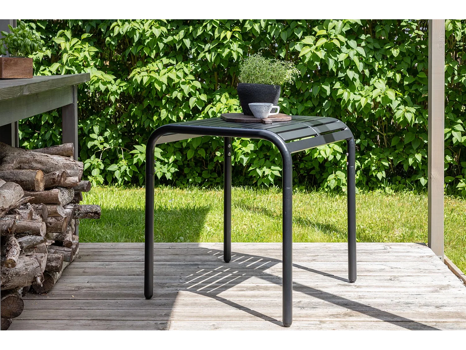 Borneo tuintafel zwart.