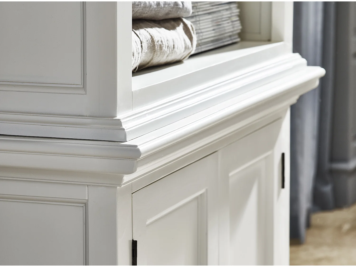 Halifax Étagère avec tablettes de rangement et 2 portes, blanc.