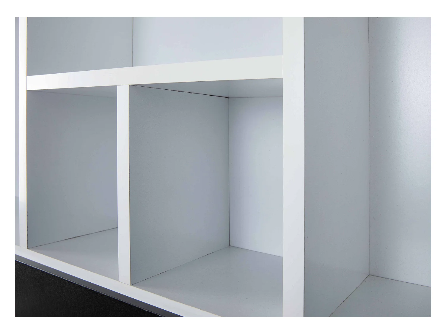 Quirs Étagère murale avec 9 espaces d'exposition, en noir et blanc.