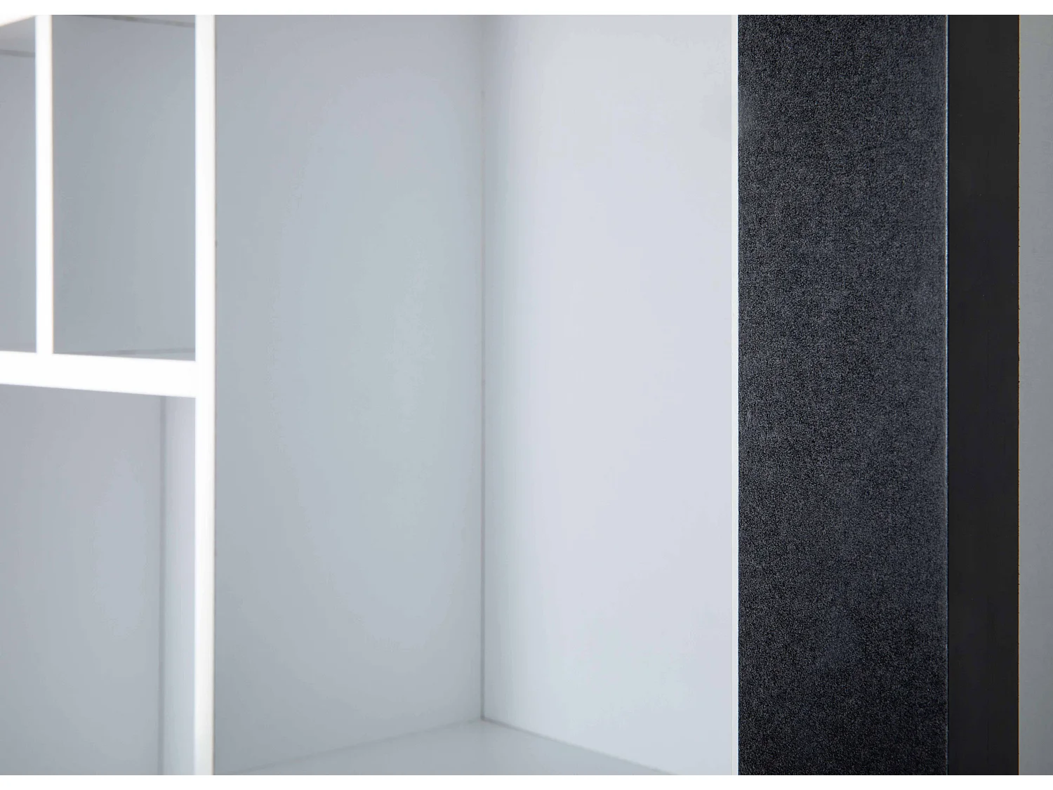 Quirs Étagère murale avec 9 espaces d'exposition, en noir et blanc.