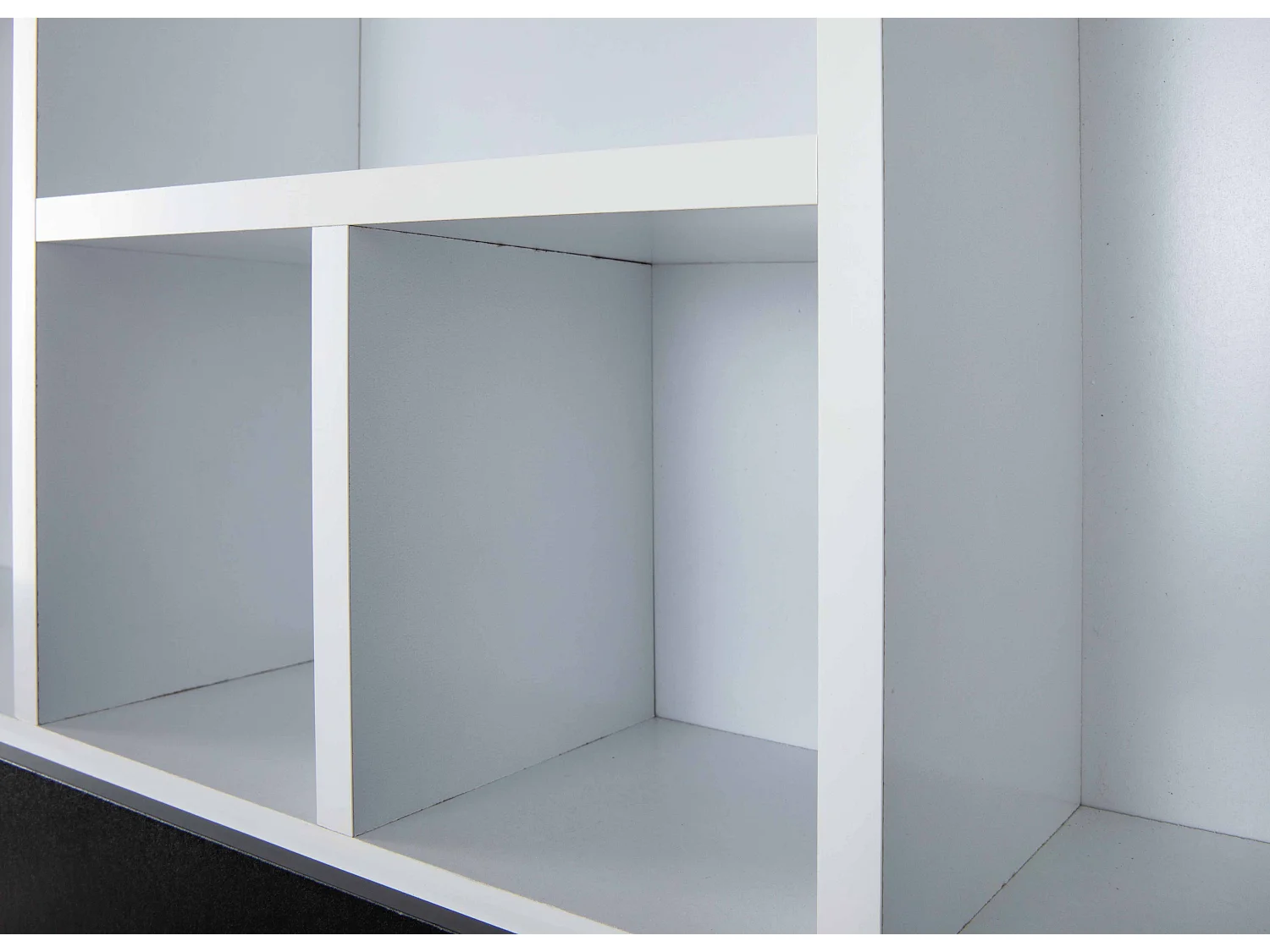 Quirs Étagère murale avec 9 espaces d'exposition, en noir et blanc.