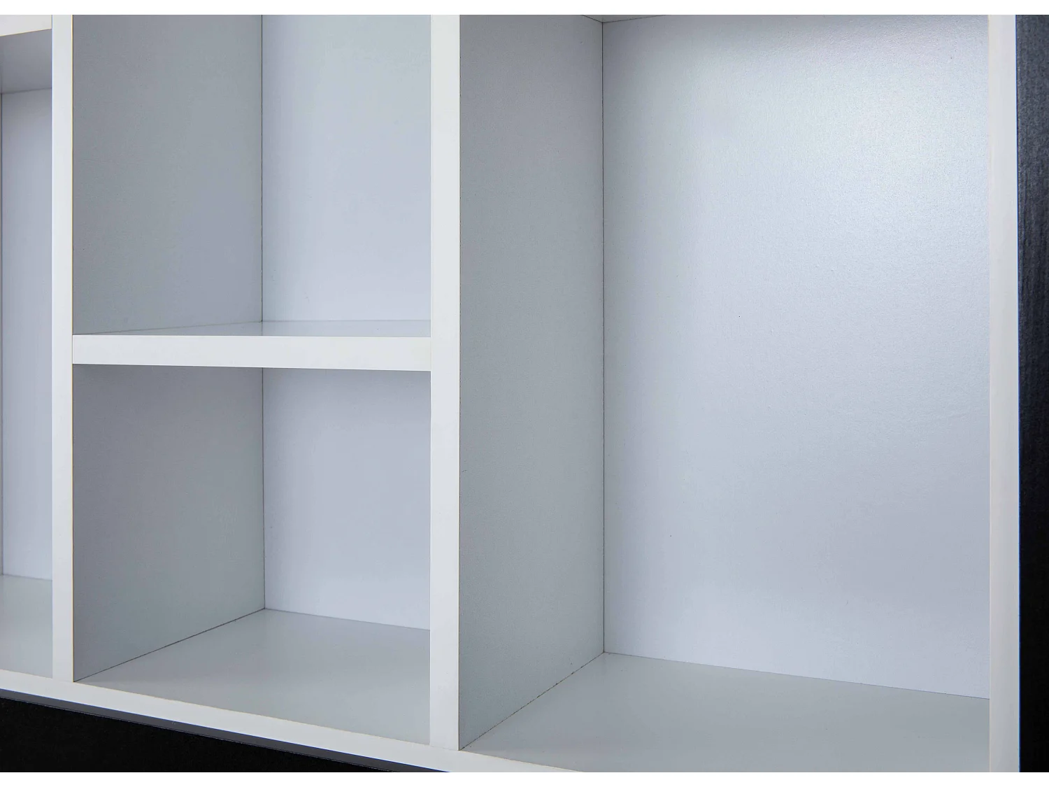 Serry wandkast , wandplank met 7 vakken zwart en wit.