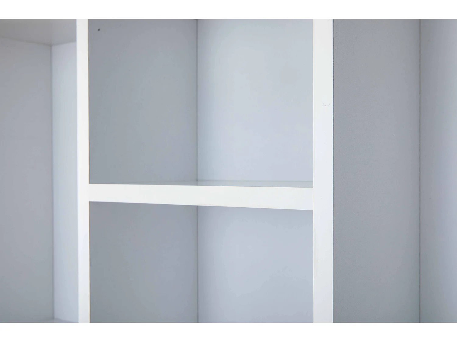 Serry wandkast , wandplank met 7 vakken zwart en wit.