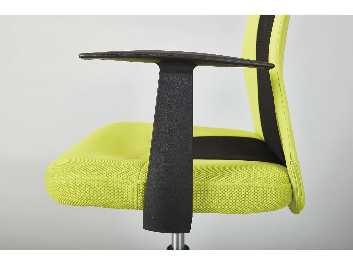 Dons Bürostuhl grün und schwarz.