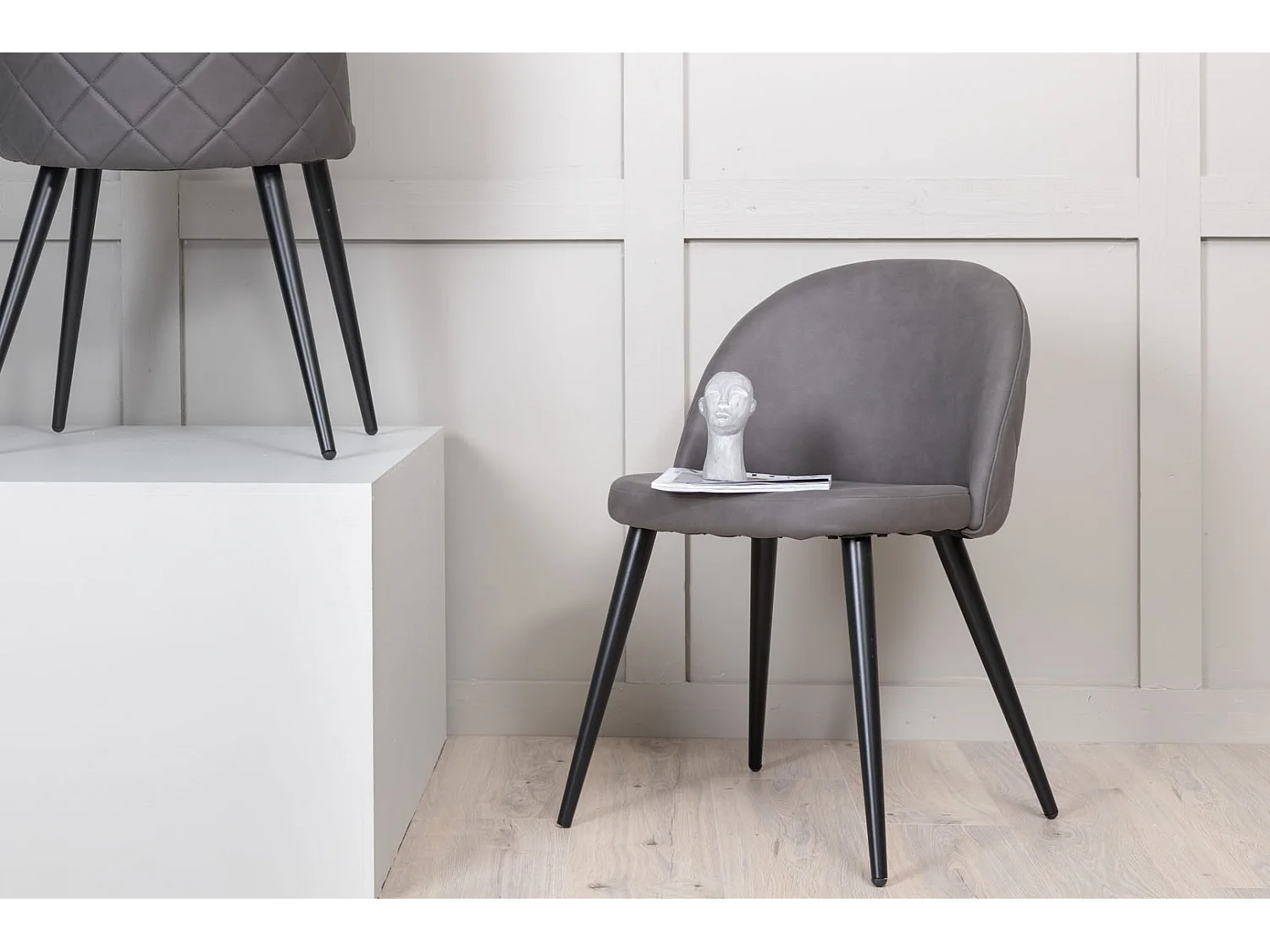 Velvet eetkamerstoel velours grijs.