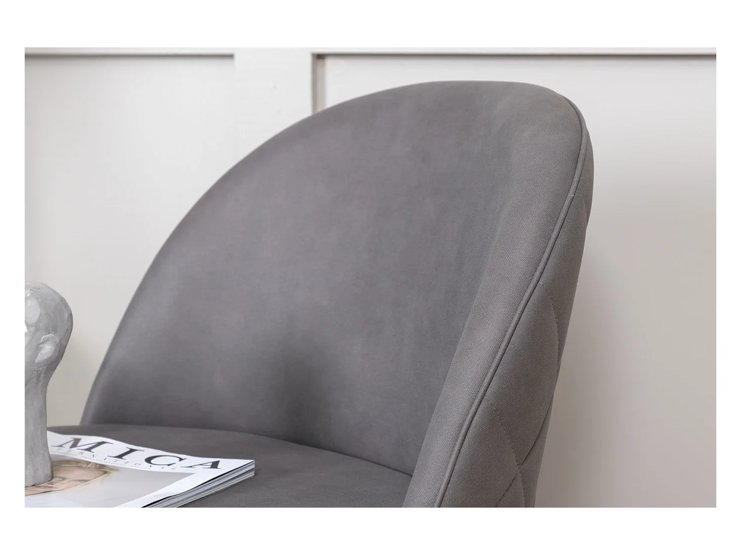 Silla de comedor de terciopelo gris velour.