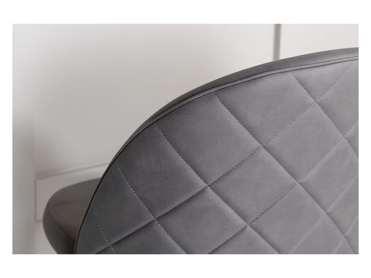 Silla de comedor de terciopelo gris velour.