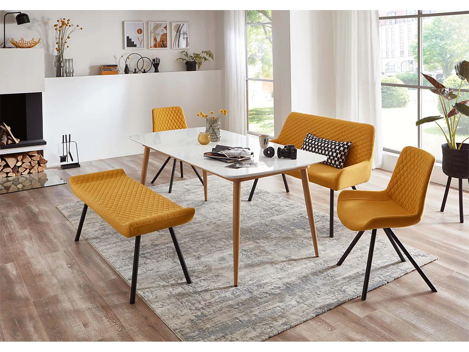 Morane Scandinavische stoel in gele stof en zwarte poten - Set van 2