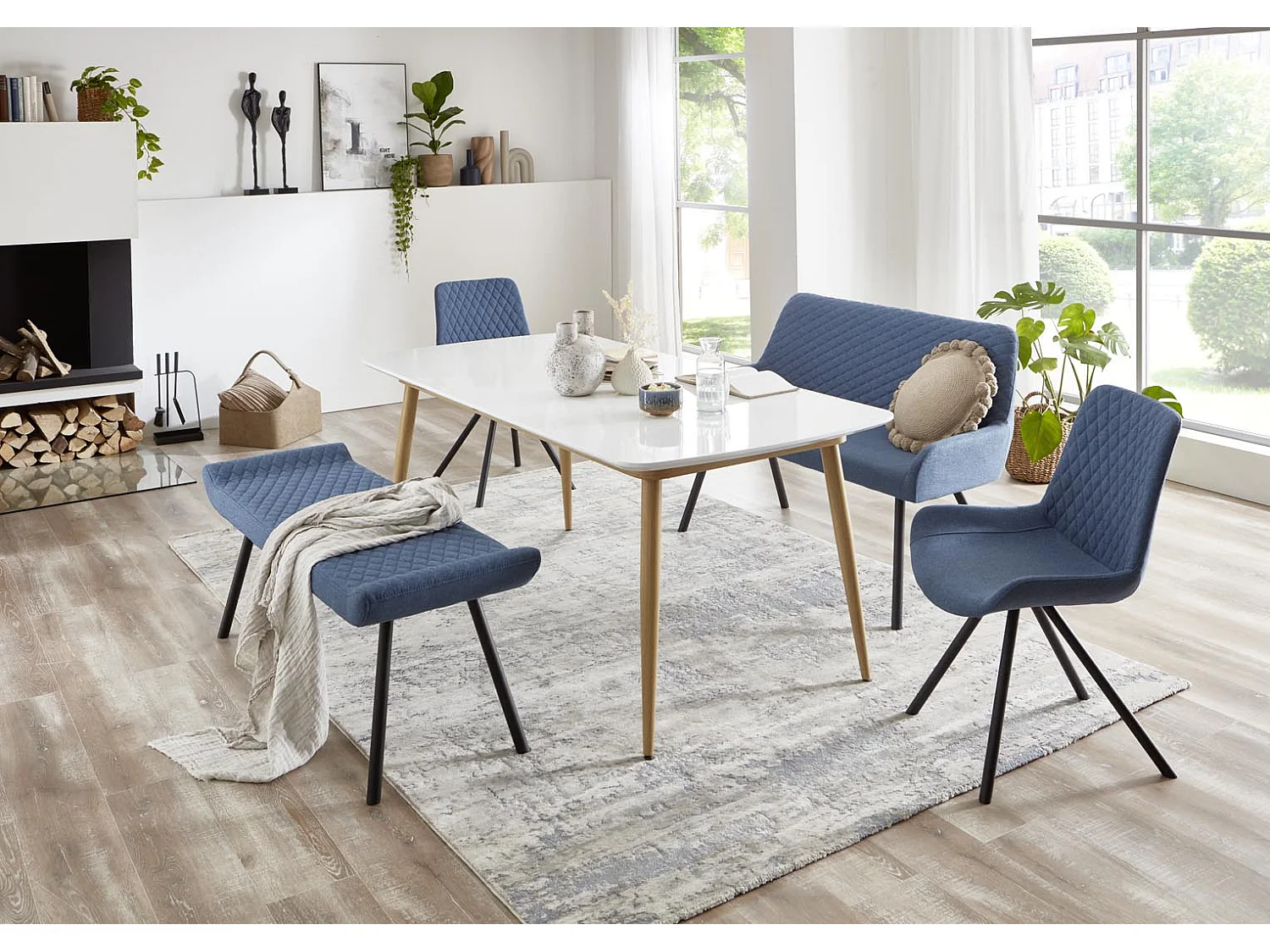 Morane Scandinavische stoel in blauwe stof en zwarte poten - Set van 2