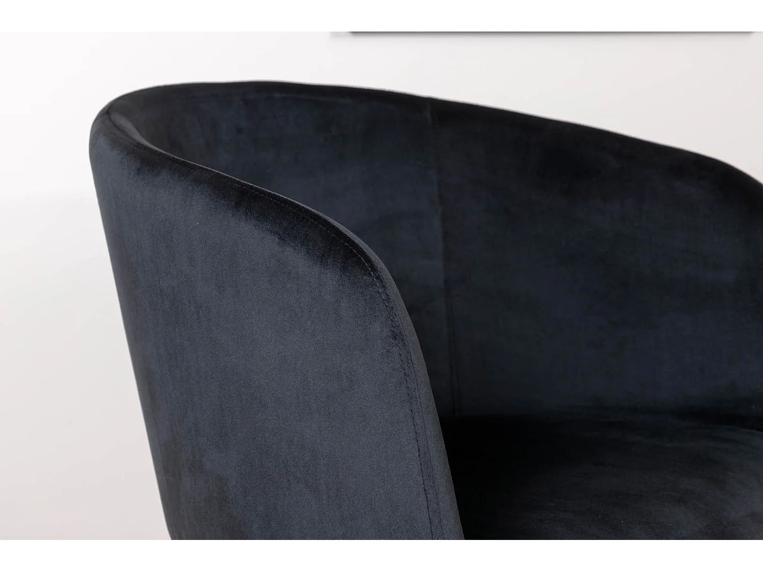 Berit chaise de salle à manger avec accoudoirs, velours noir.