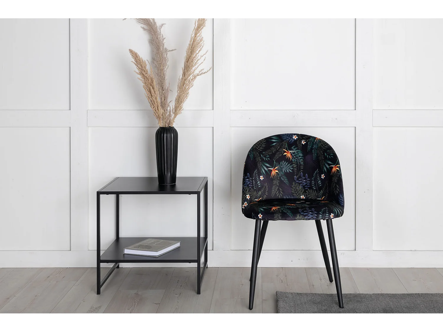 Velvet Chaise de salle à manger en velours, avec décor floral.