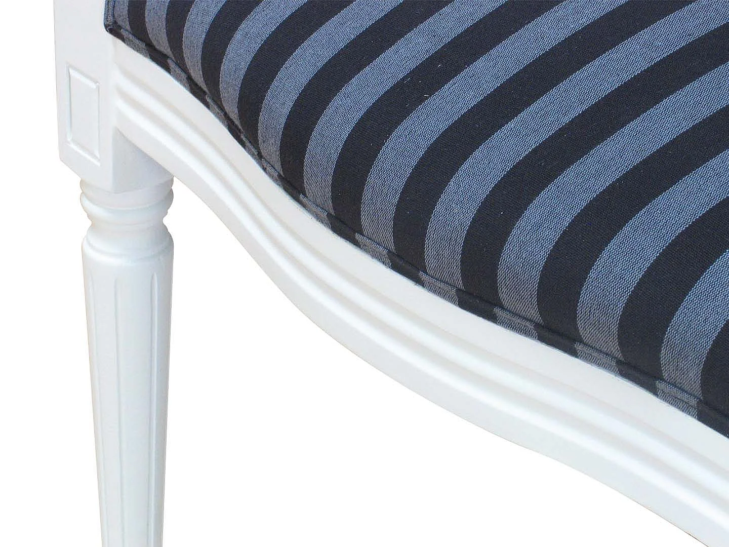 Rokoko/Amaretta Chaise de salle à manger avec accoudoirs, blanc antique, tissu à rayures noires.