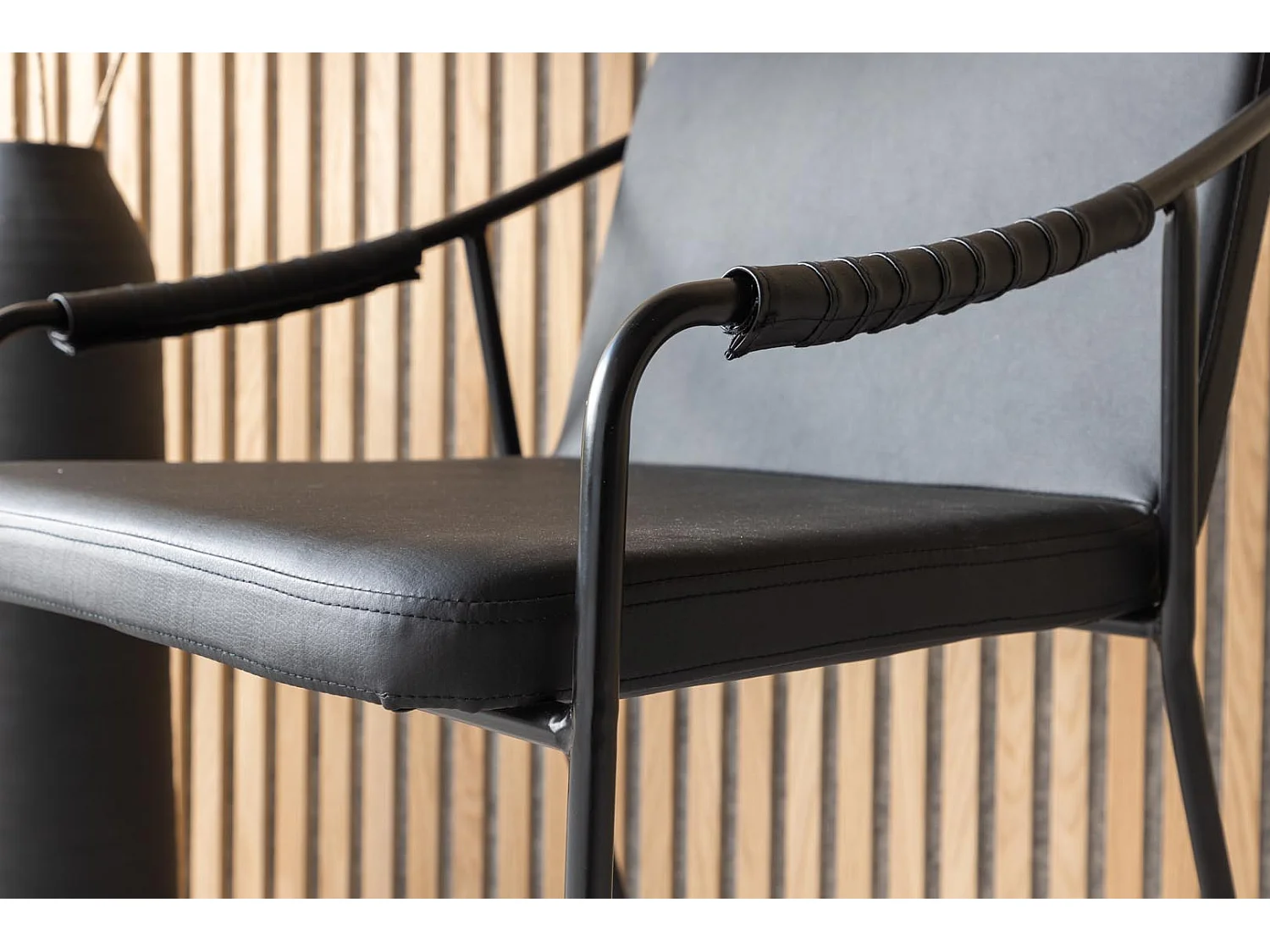 Tvist chaise de salle à manger cuir synthétique PU noir.