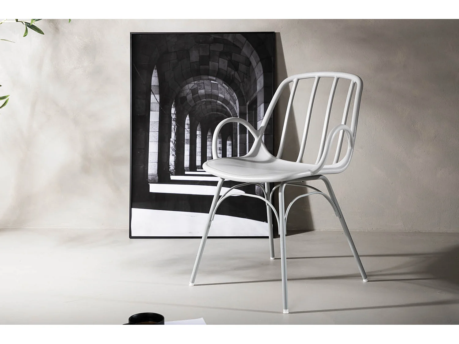 Dyrön chaise de salle à manger avec accoudoirs, plastique gris clair.