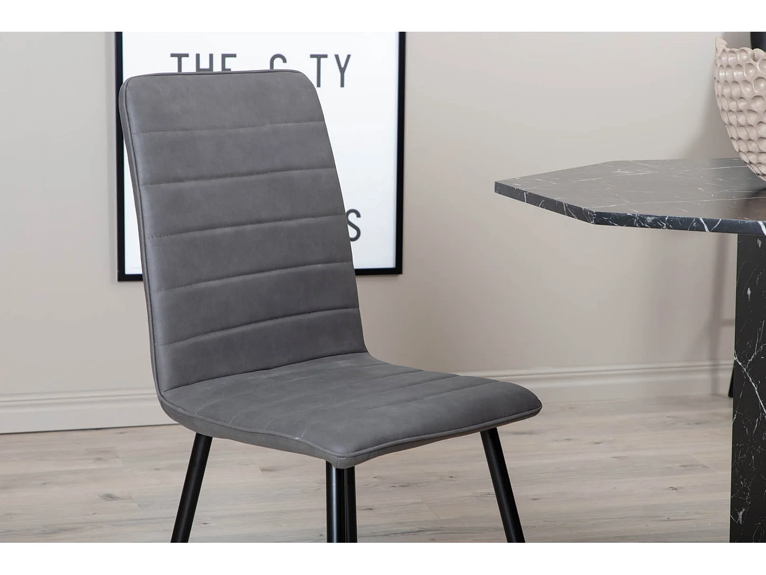 Windu eetkamerstoel grijs.