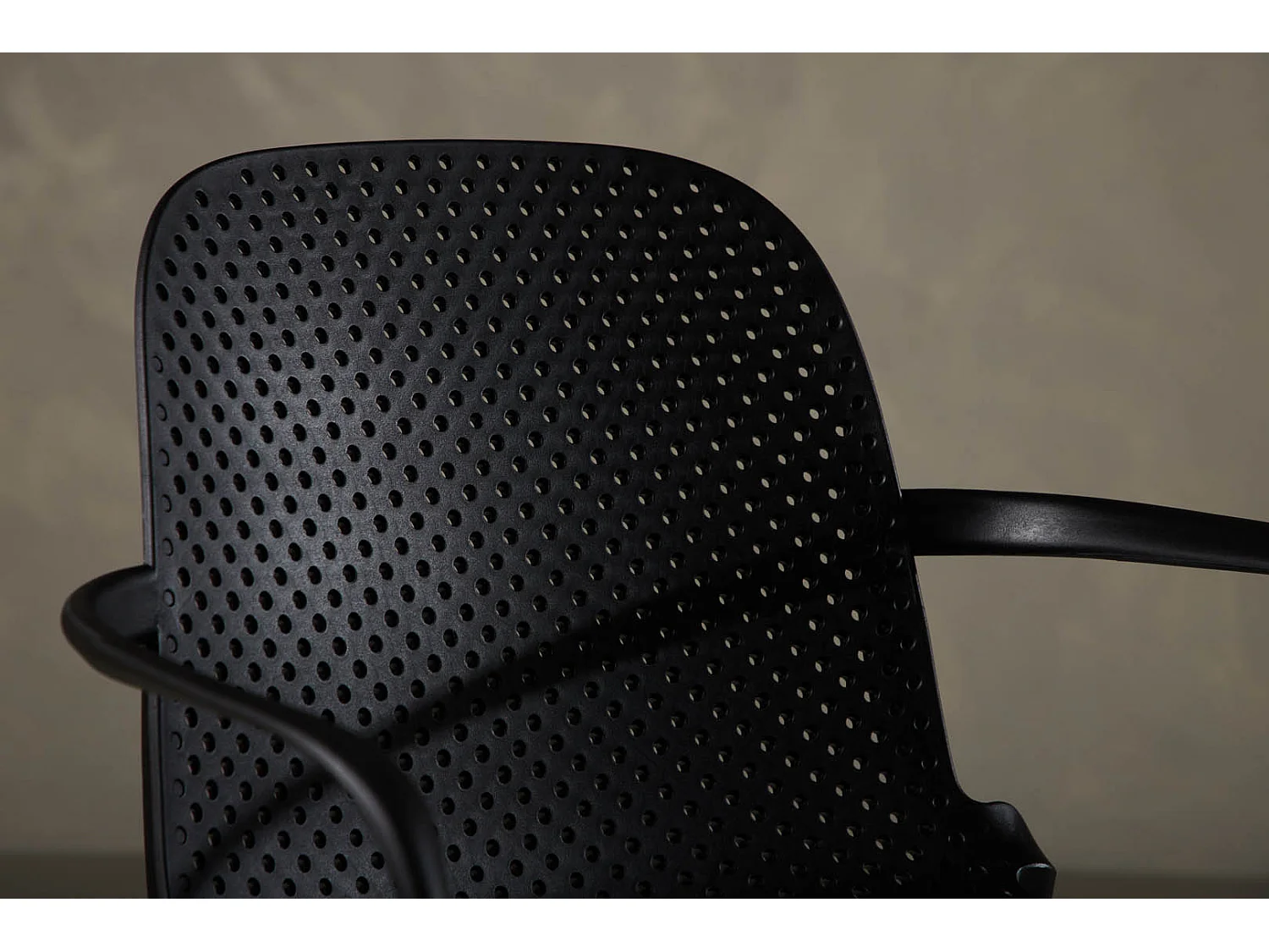 Baltimore Esszimmerstuhl mit Armlehne, Kunststoff schwarz.