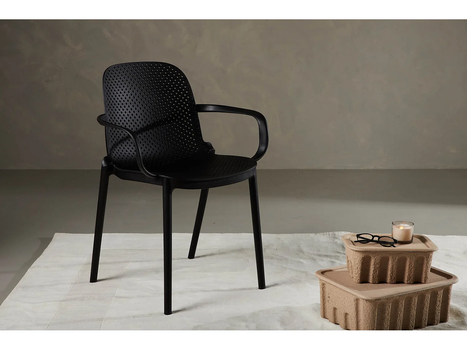 Baltimore Esszimmerstuhl mit Armlehne, Kunststoff schwarz.