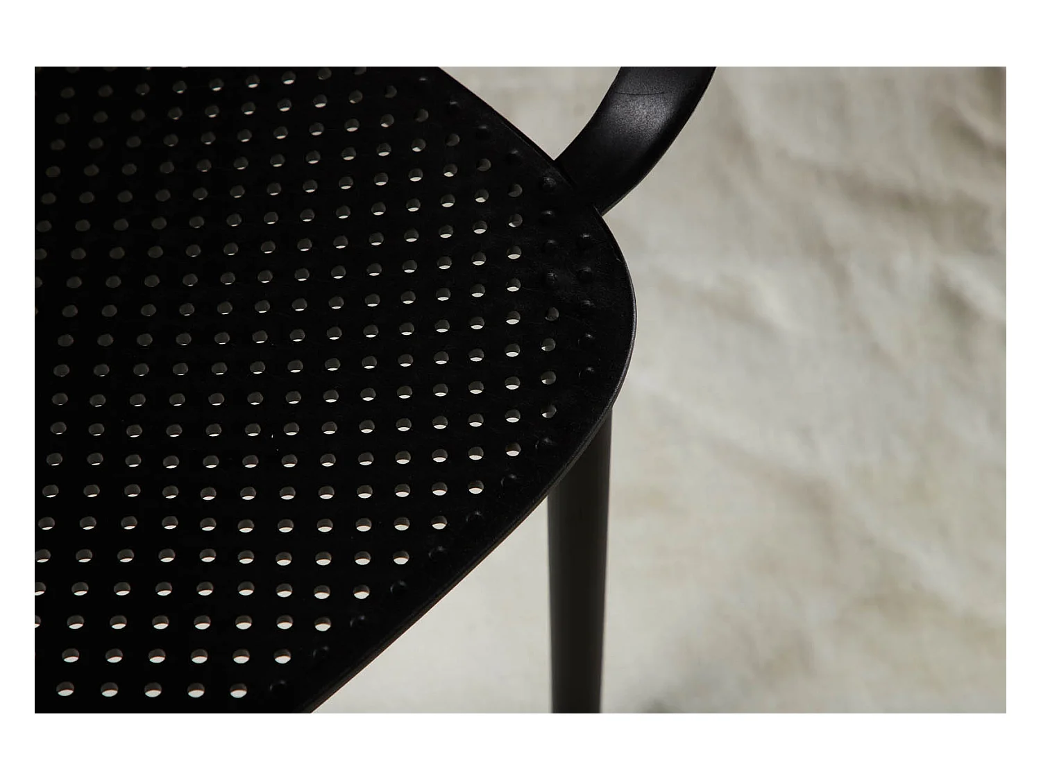 Baltimore eetkamerstoel met armleuningen, kunststof zwart.