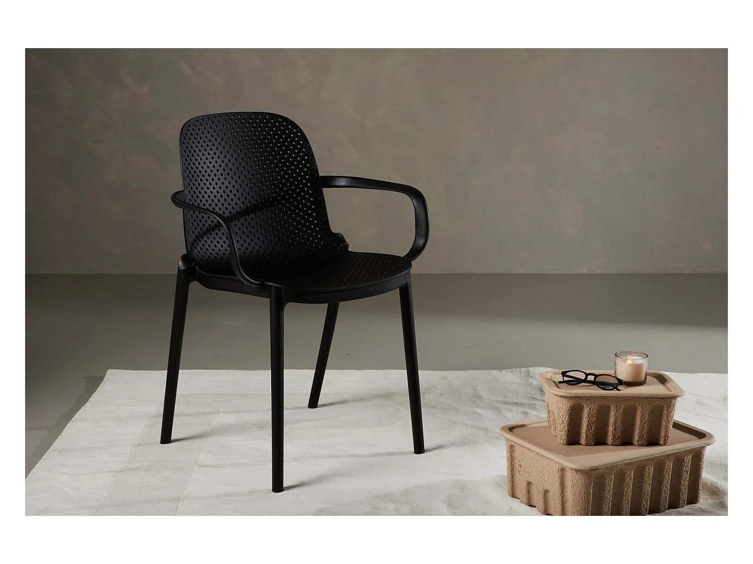 Baltimore eetkamerstoel met armleuningen, kunststof zwart.