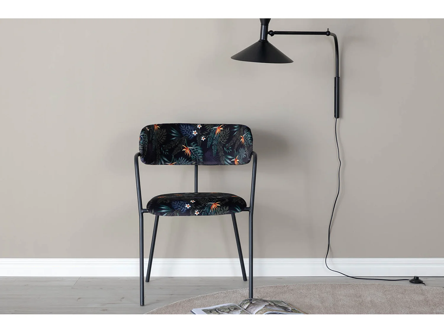 Arrow Esszimmerstuhl mit Armlehne, Velour blühte.