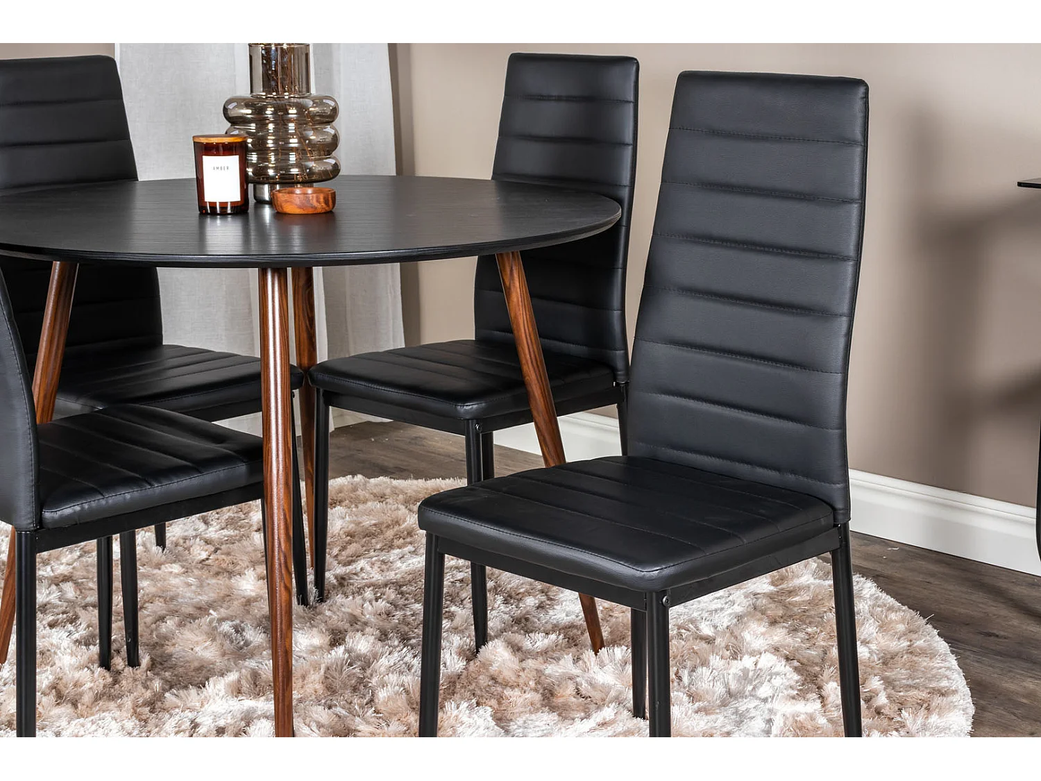 PlazaBLWA100 eethoek eetkamertafel zwart en 4 Slim High Back eetkamerstal PU kunstleer zwart.