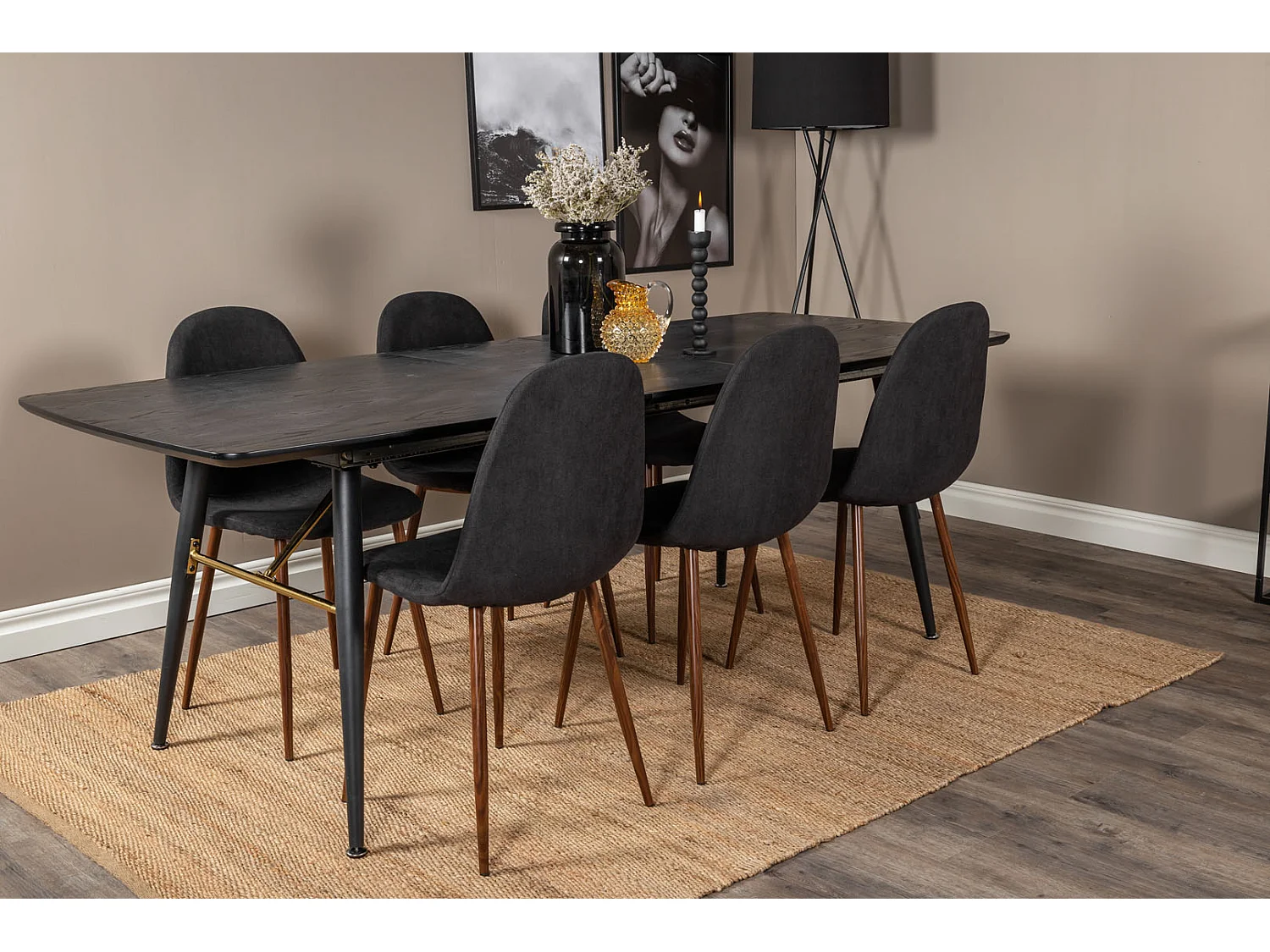 Gold eethoek eetkamertafel uitschuifbare tafel lengte cm 180 / 220 zwart en 6 Polar eetkamerstal zwart.