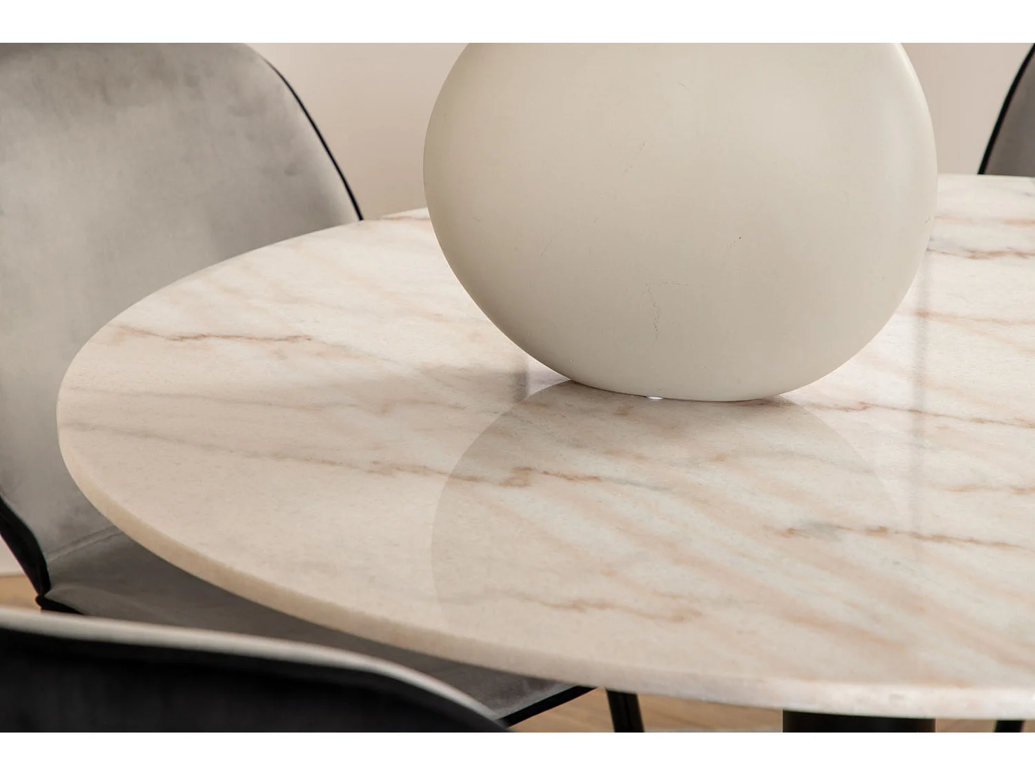 EstelleØ106WHBL ensemble table, table blanc, marbre et 4 Emma chaises Velours gris,noir.