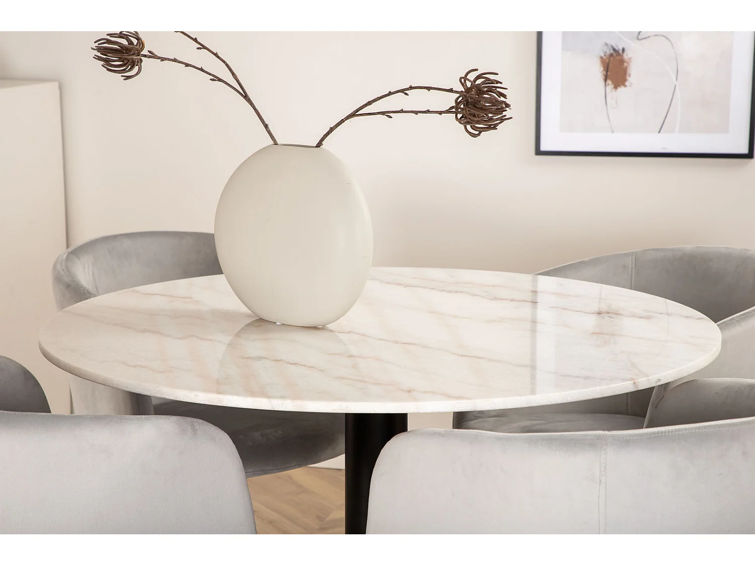 EstelleØ106WHBL ensemble table, table blanc, marbre et 4 Berit chaises Velours gris.