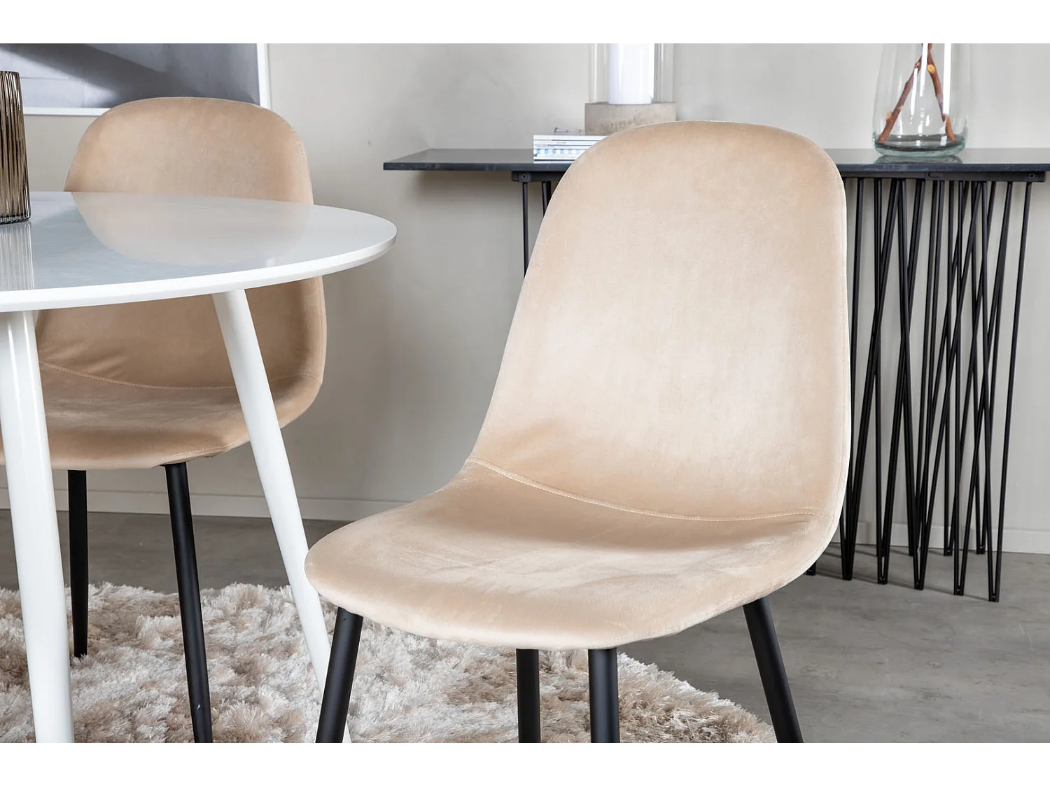 PlazaWHWH100 ensemble table, table blanc et 4 Polar chaises Velours beige.