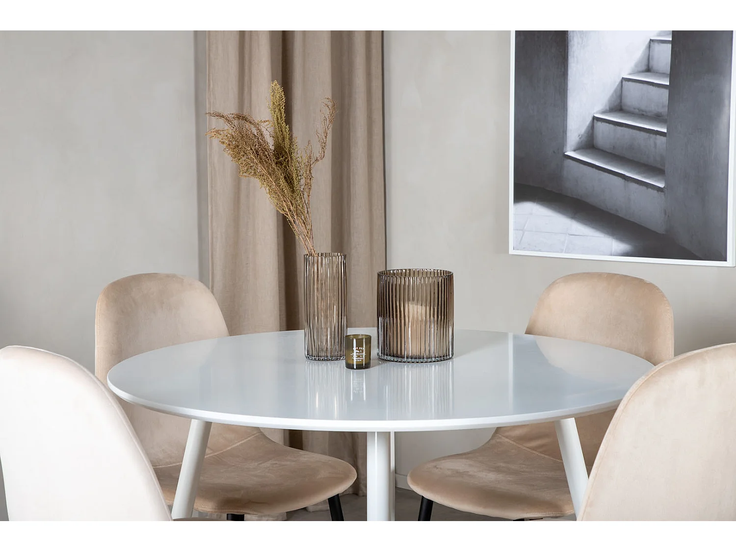 PlazaWHWH100 ensemble table, table blanc et 4 Polar chaises Velours beige.