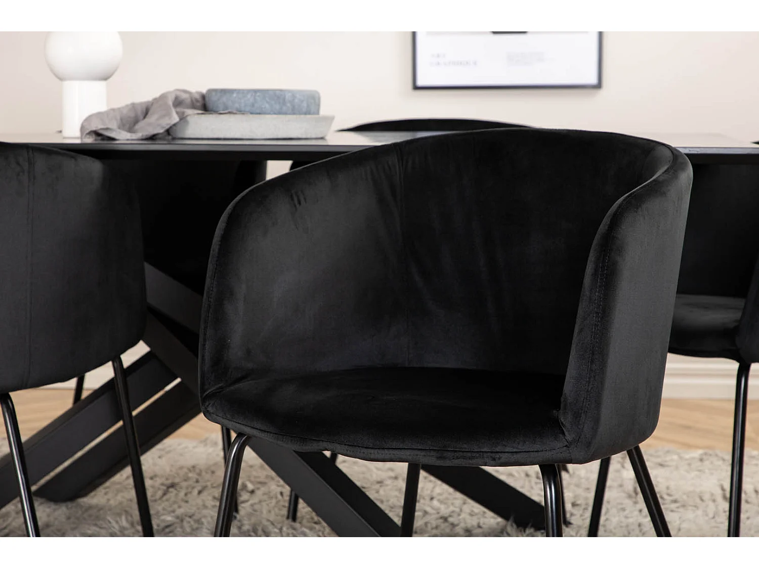 PiazzaBLBL ensemble table, table noir et 6 Berit chaises Velours noir.