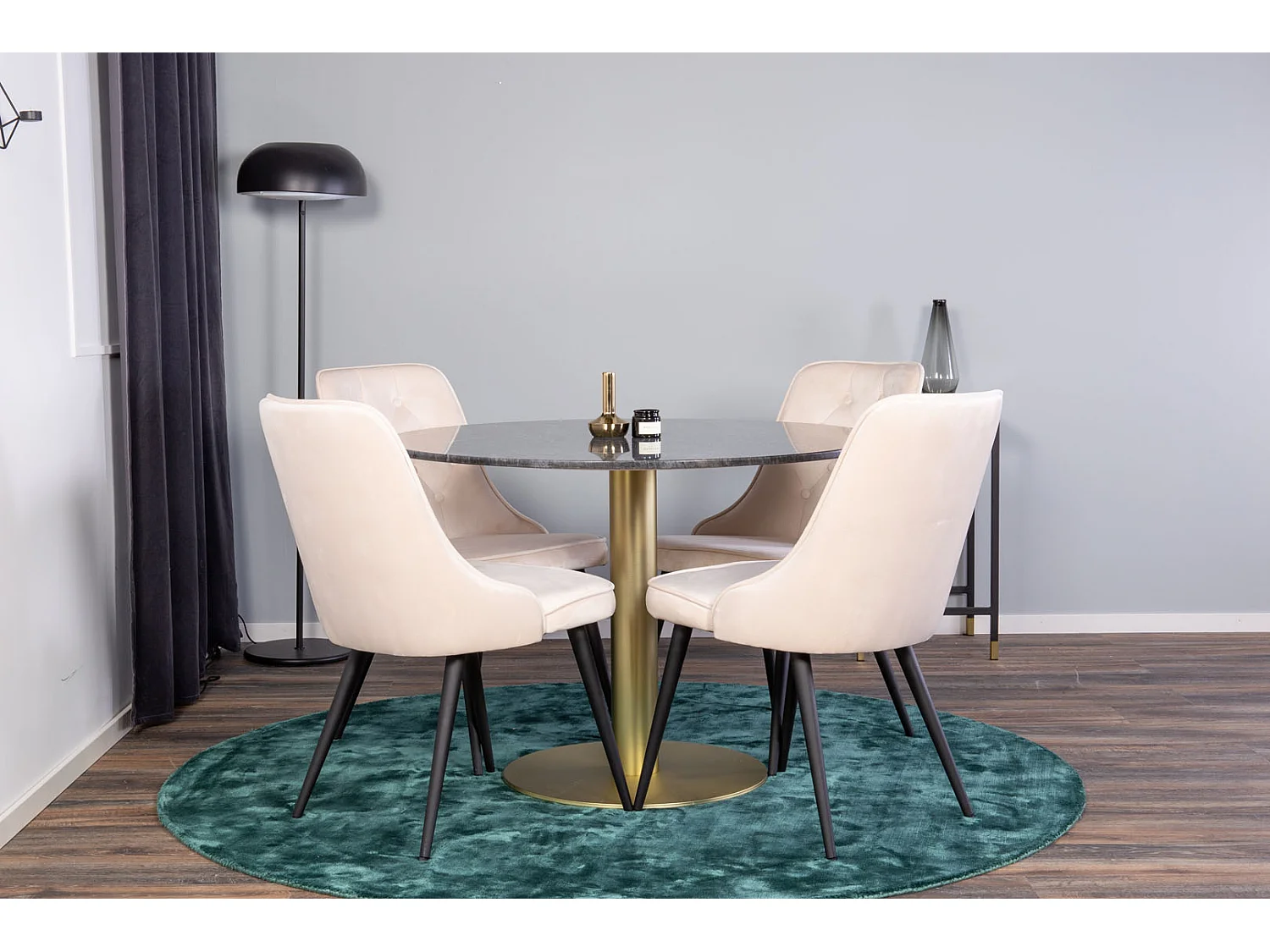 EstelleØ106BLBR ensemble table, table noir, marbre et 4 Velvet Deluxe chaises Velours beige, noir.