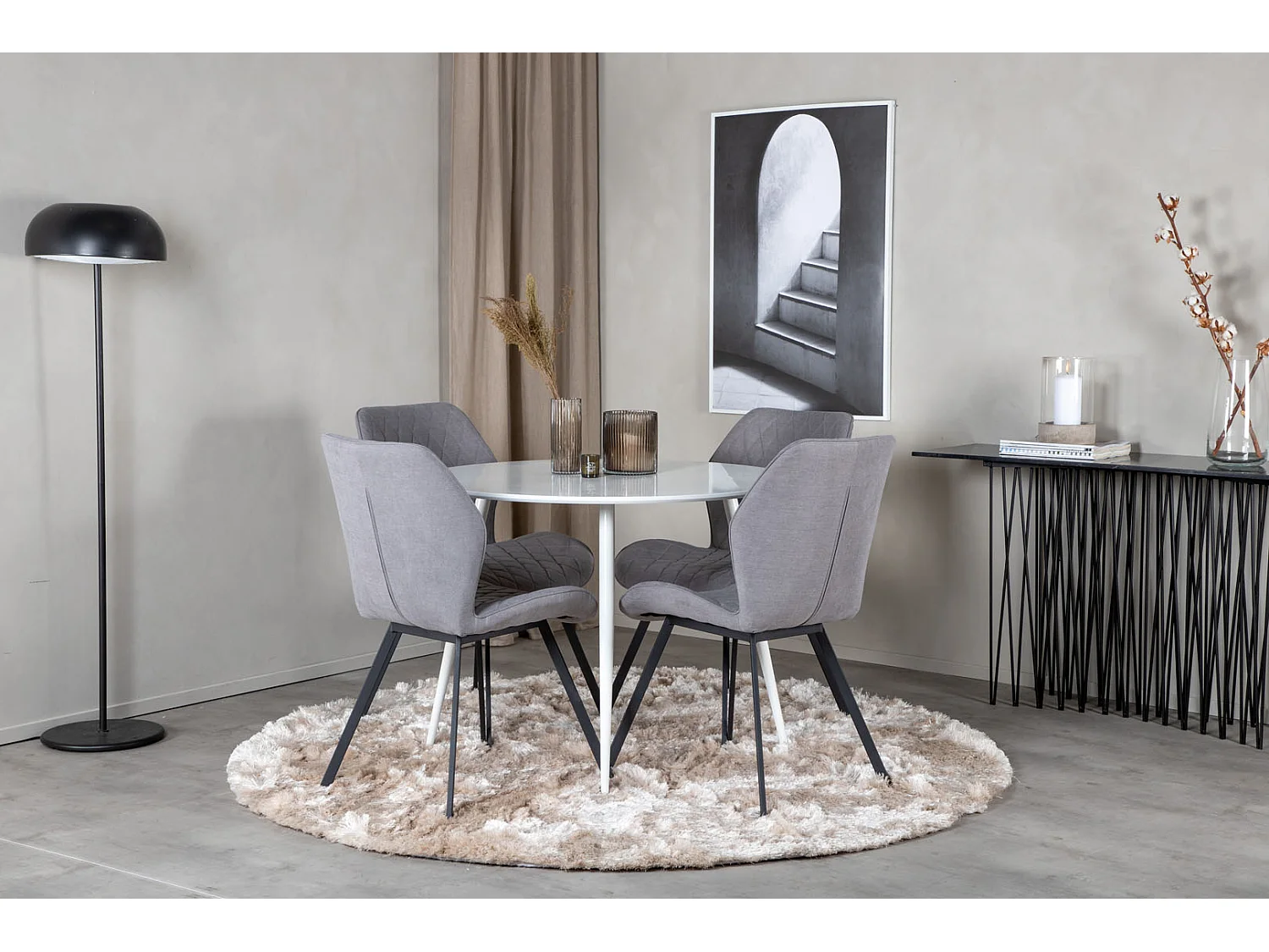 PlazaWHWH100 eethoek eetkamertafel wit en 4 Gemma eetkamerstal grijs.