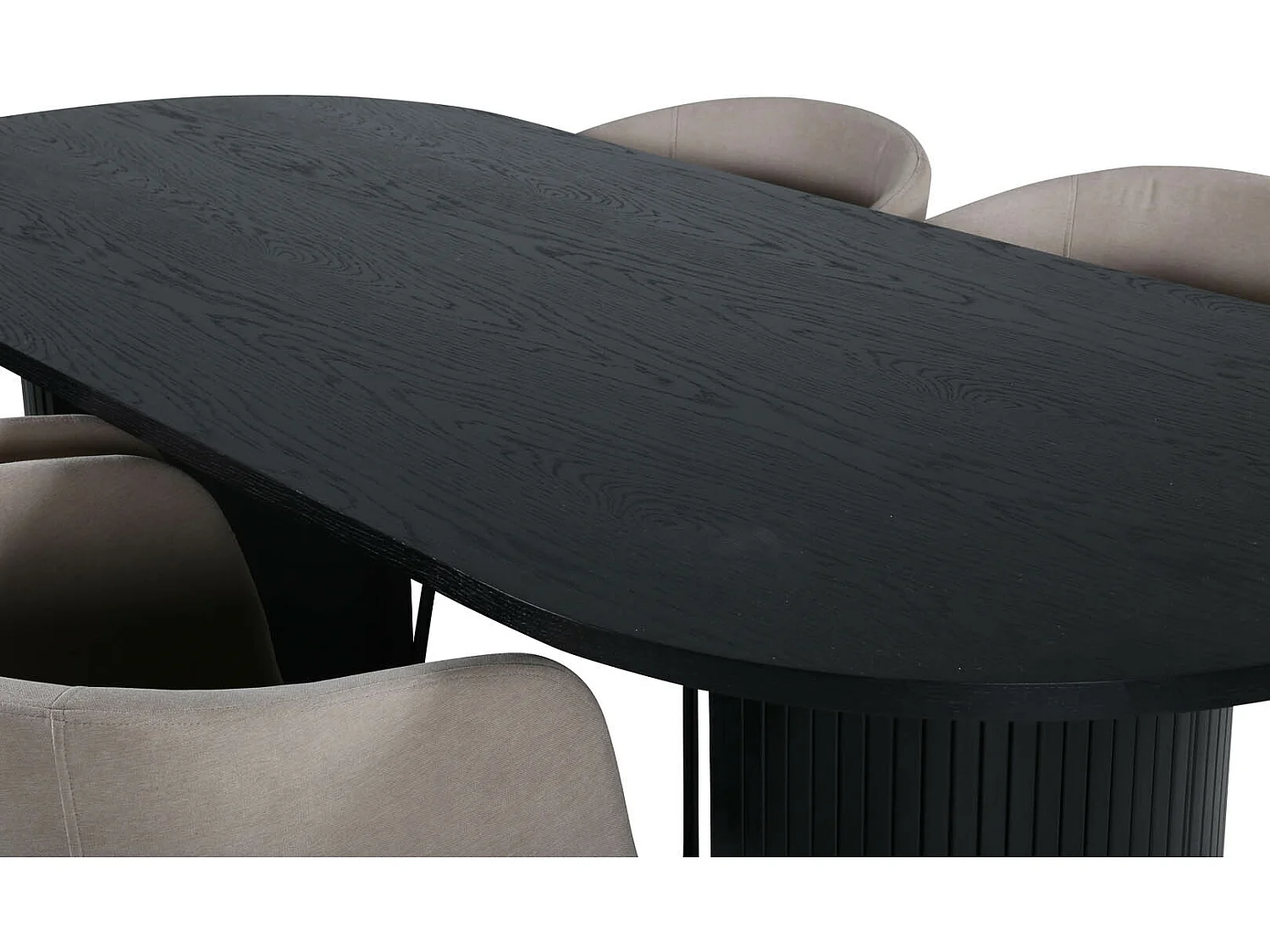 BiancaBL ensemble table, table noir et 4 Berit chaises beige.