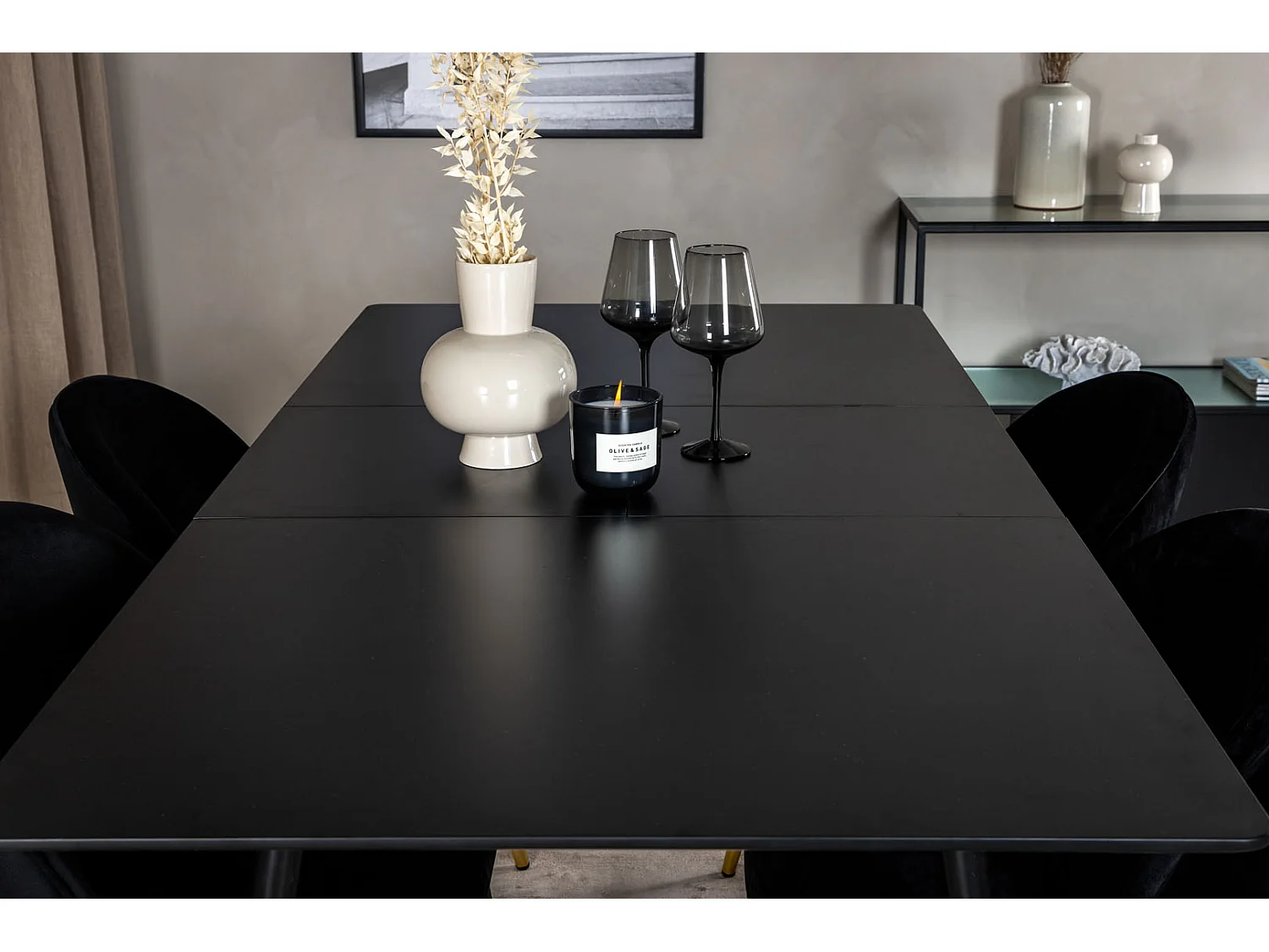 SilarBLExt eethoek eetkamertafel uitschuifbare tafel lengte cm 120 / 160 zwart en 4 Velvet eetkamerstal velours zwart, messing decor.