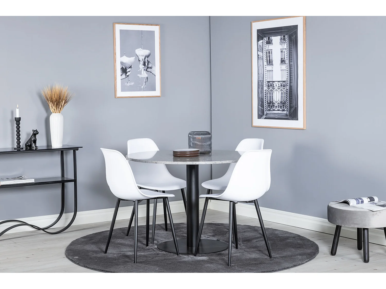 RazziaGR ensemble table, table terrazzo gris et 4 Polar chaises blanc.