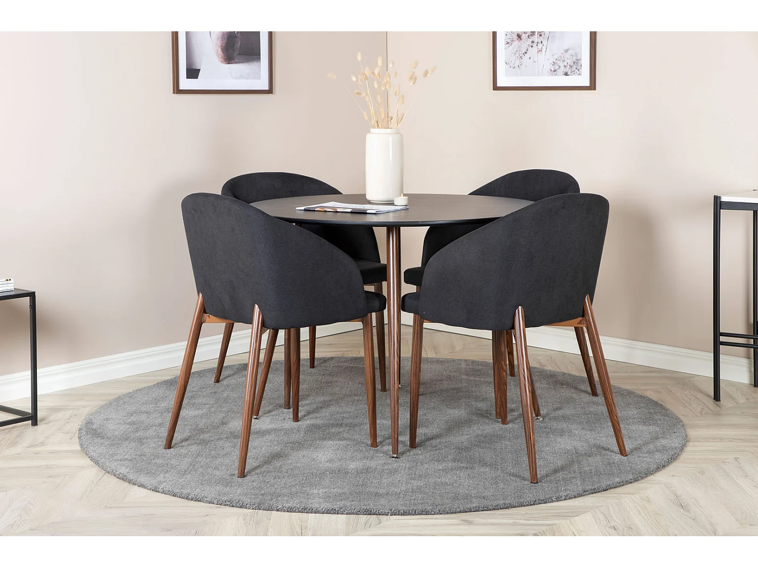 PlazaBLWA100 eethoek eetkamertafel zwart en 4 Arch eetkamerstal zwart.