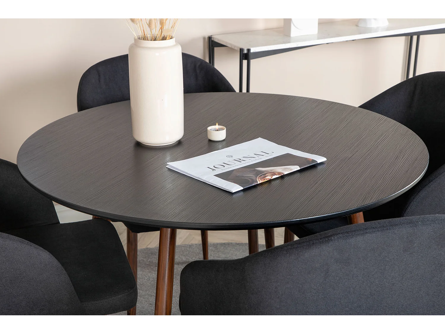 PlazaBLWA100 eethoek eetkamertafel zwart en 4 Arch eetkamerstal zwart.