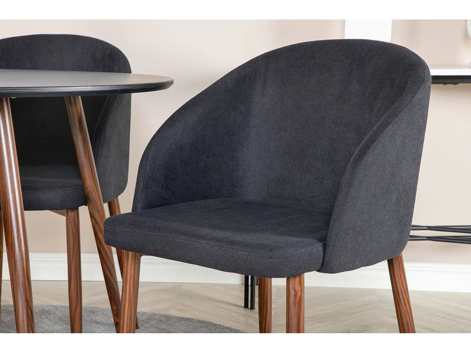 PlazaBLWA100 ensemble table, table noir et 4 Arch chaises noir.
